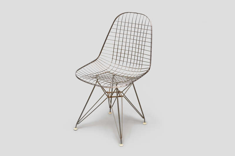 Objektabbildung zoomen Der Wire Chair von Charles und Ray Eames.
