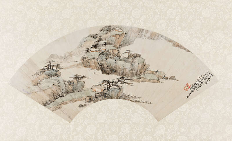 Objektabbildung zoomen Tuschemalerei auf Papier in Form eines Fächers. Dargestellt ist eine Flusslandschaft.