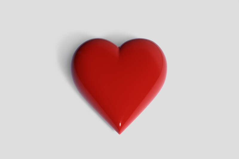 Objektabbildung zoomen Herzförmiges, glänzend rot lackiertes Objekt.