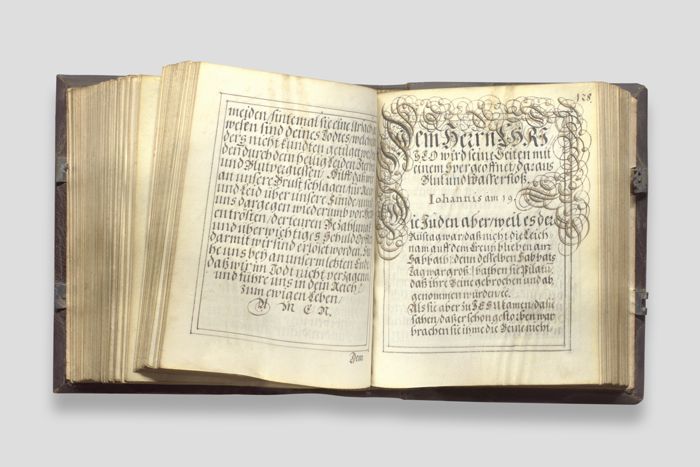 Objektabbildung zoomen Doppelseite des Gebetbuchs mit ausschließlich Text
