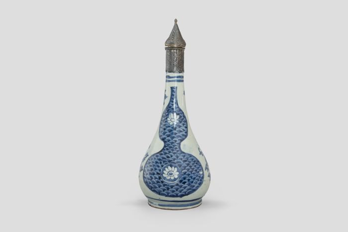 Zoom image for the object Die Flasche von vorne.
