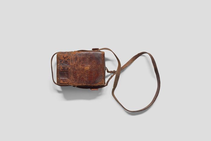 Objektabbildung zoomen Die Rückseite der Ledertasche