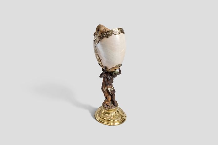Zoom image for the object Weitere Ansicht des Nautiluspokals