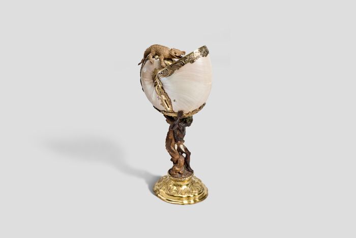 Zoom image for the object Weitere Ansicht des Nautiluspokals