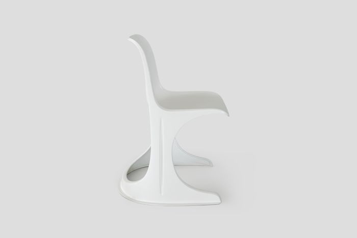 Zoom image for the object Der Stuhl von der Seite