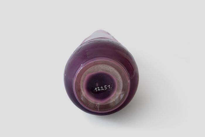 Objektabbildung zoomen Unterseite der Vase
