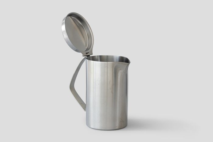 Objektabbildung zoomen Schräge Ansicht der Kanne mit geöffnetem Deckel