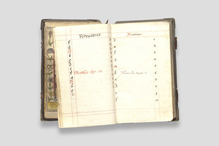 Objektabbildung zoomen Doppelseite des Gebetbuchs mit Kalender für Februar und März