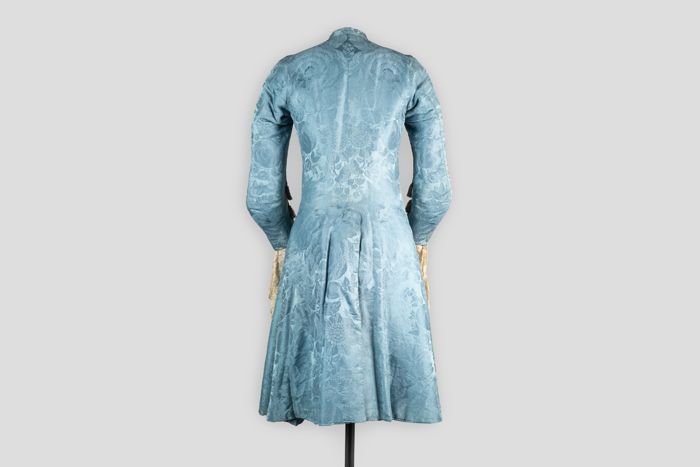 Objektabbildung zoomen Der Herrenrock von hinten