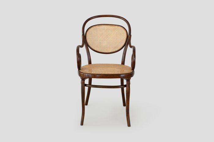 Objektabbildung zoomen Frontale Ansicht des Stuhls