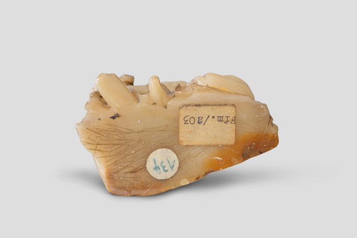 Zoom image for the object Die Unterseite der Luohan-Figurine