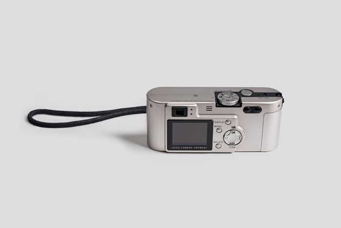 Objektabbildung zoomen Rückseite der Digitalkamera Leica D-Lux 1