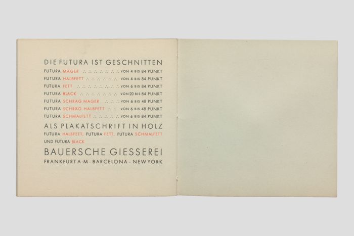Objektabbildung zoomen Die letzte Seite mit Auflistung der verfügbaren Schriftschnitte der Futura. Hergestellt von der Bauerschen Giesserei, Frankfurt am Main, Barcelona, New York