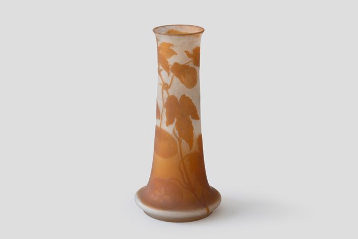 Zoom image for the object Die Vase um ca. 90 Grad gedreht