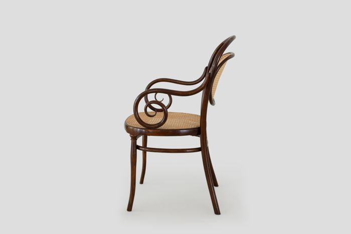 Objektabbildung zoomen Rechtsseitige Ansicht des Stuhls