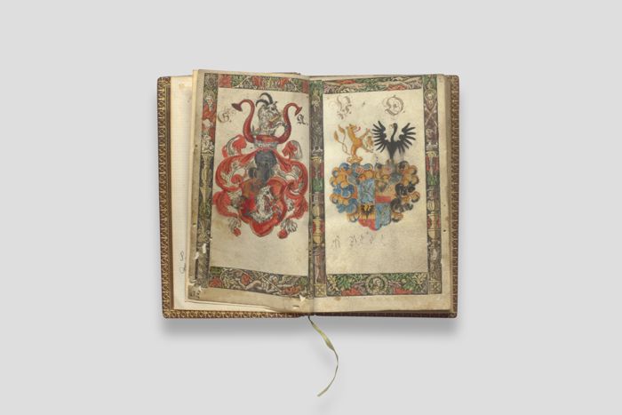Objektabbildung zoomen Doppelseite der Handschrift mit Wappen
